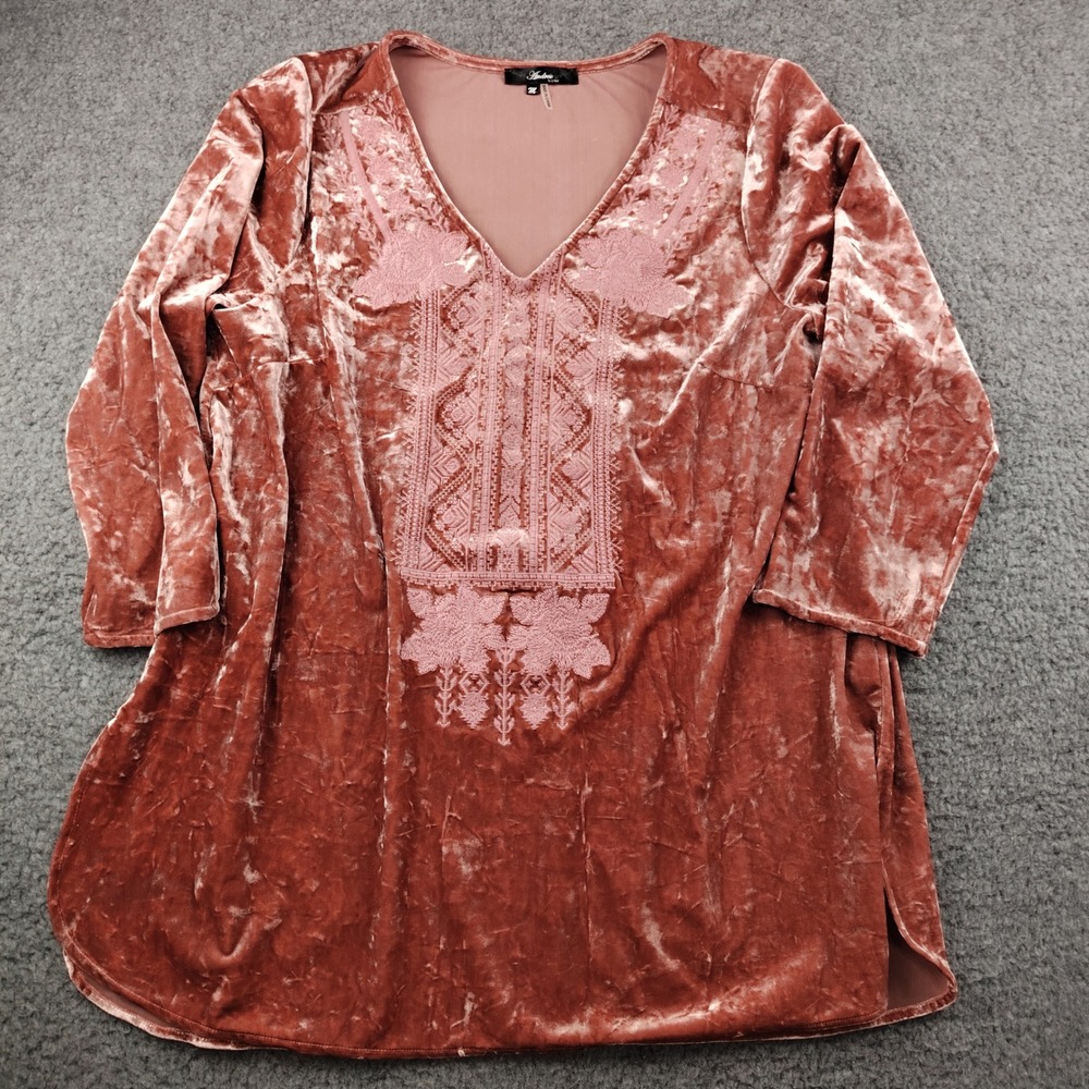 Andree by Unit Tunic Top Sz Medium Velvet Embroidered V-Neck Boho Festival EUC